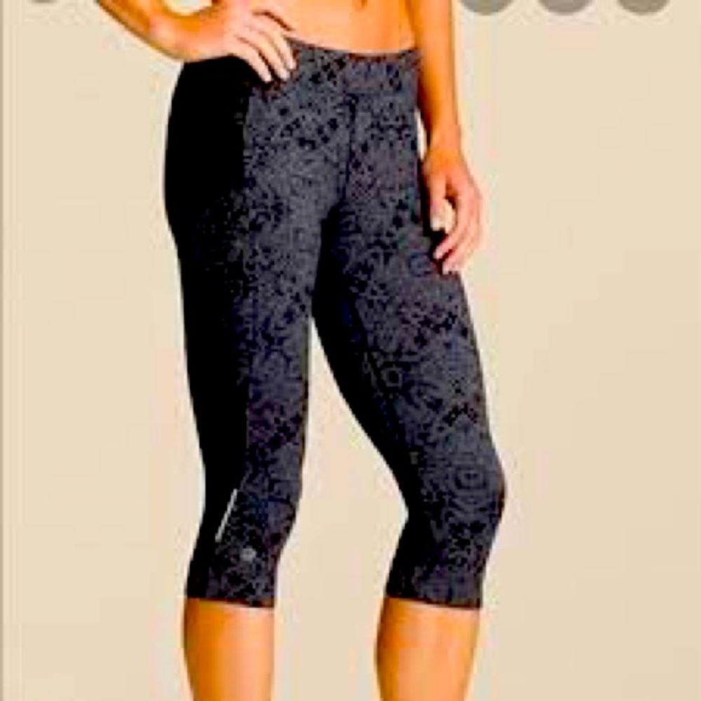 Athleta splatter Be Kicker yoga pants